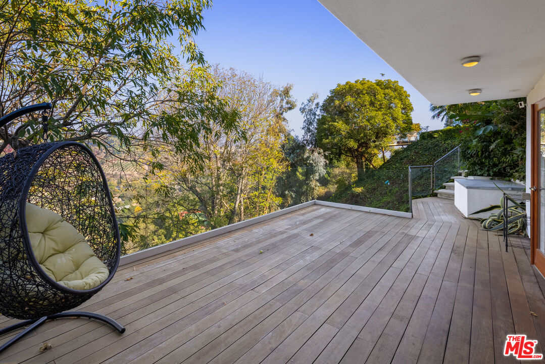 1000 Stradella Road Los Angeles, CA 90077 - Photo 5 of 45 a view of a interior of the house