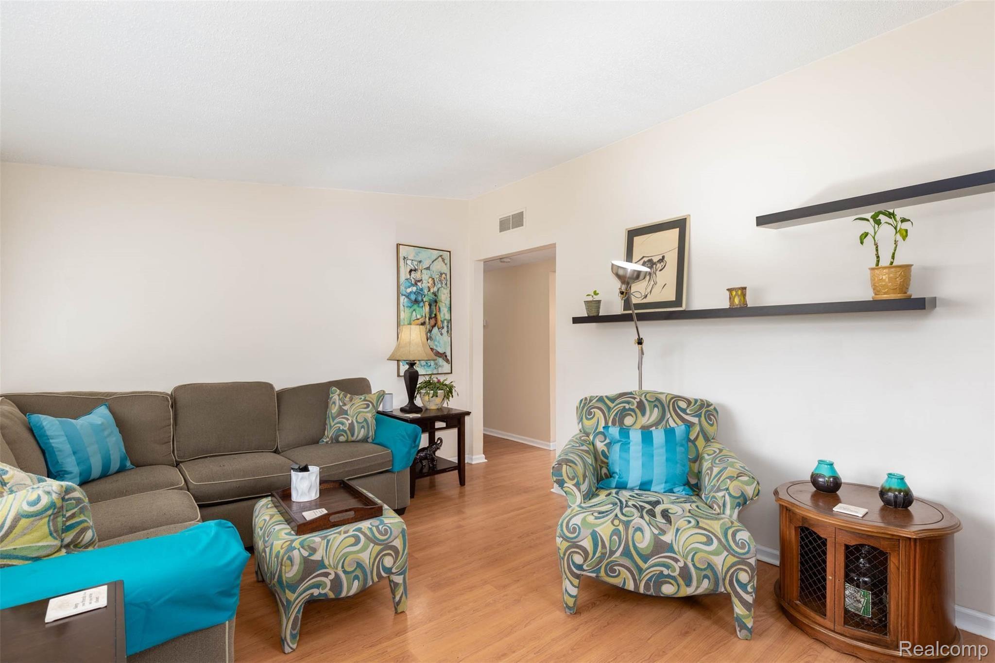 48437 Willis Road Belleville, MI 48111 - Photo 6 of 29 47076 Willis Rd-18.jpg