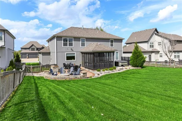 $699,900 | 1021 Southwest Drake Circle, Lee's Summit, MO 64082