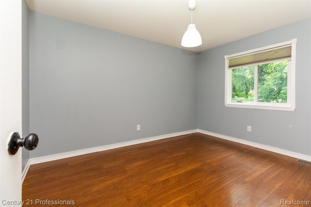 2226 Warrington Road Rochester Hills, MI 48307 - Photo 24 of 39