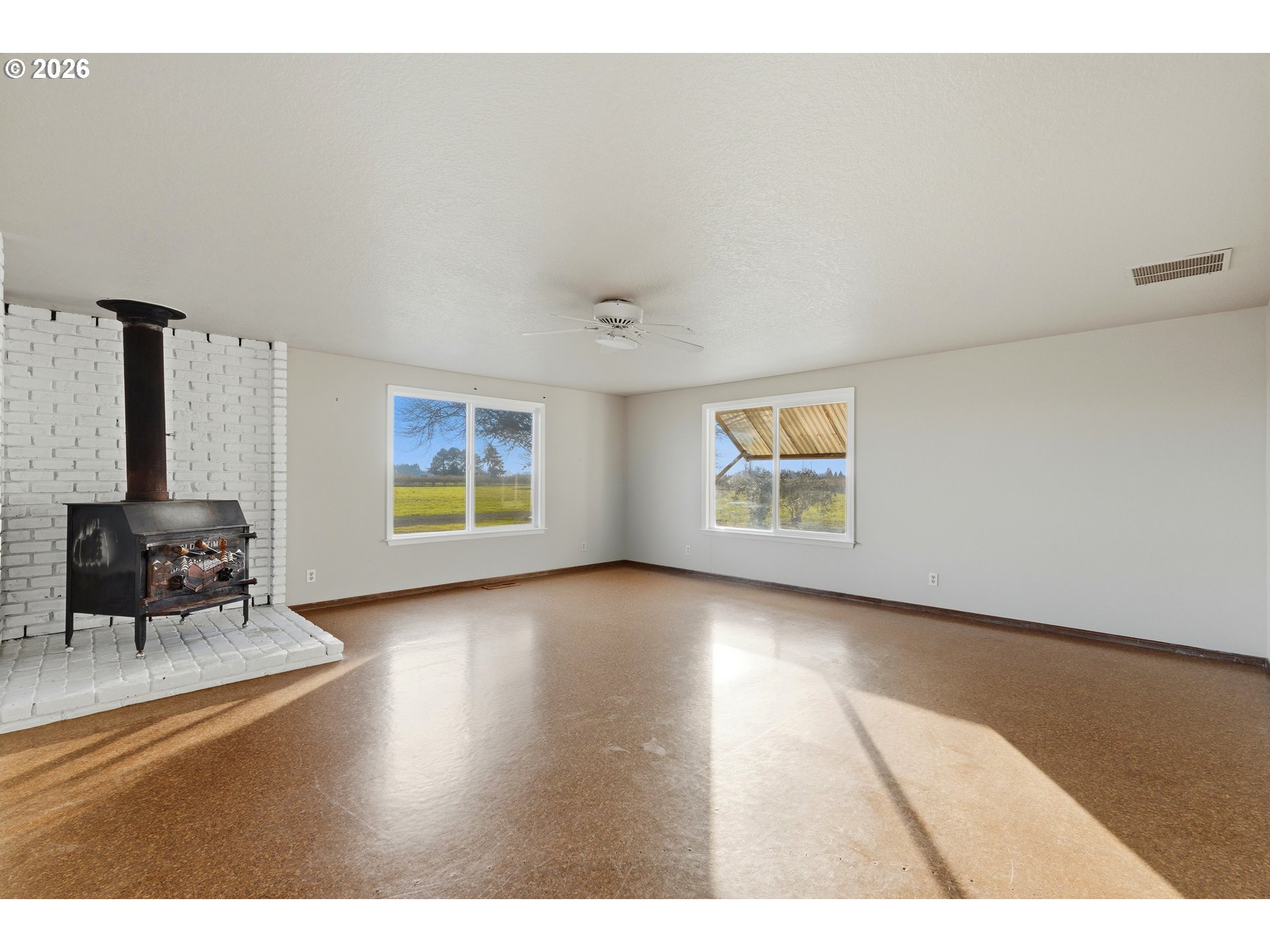 8949 South Gribble Road Canby, OR 97013 - Photo 12 of 36 a view of an empty room with a window