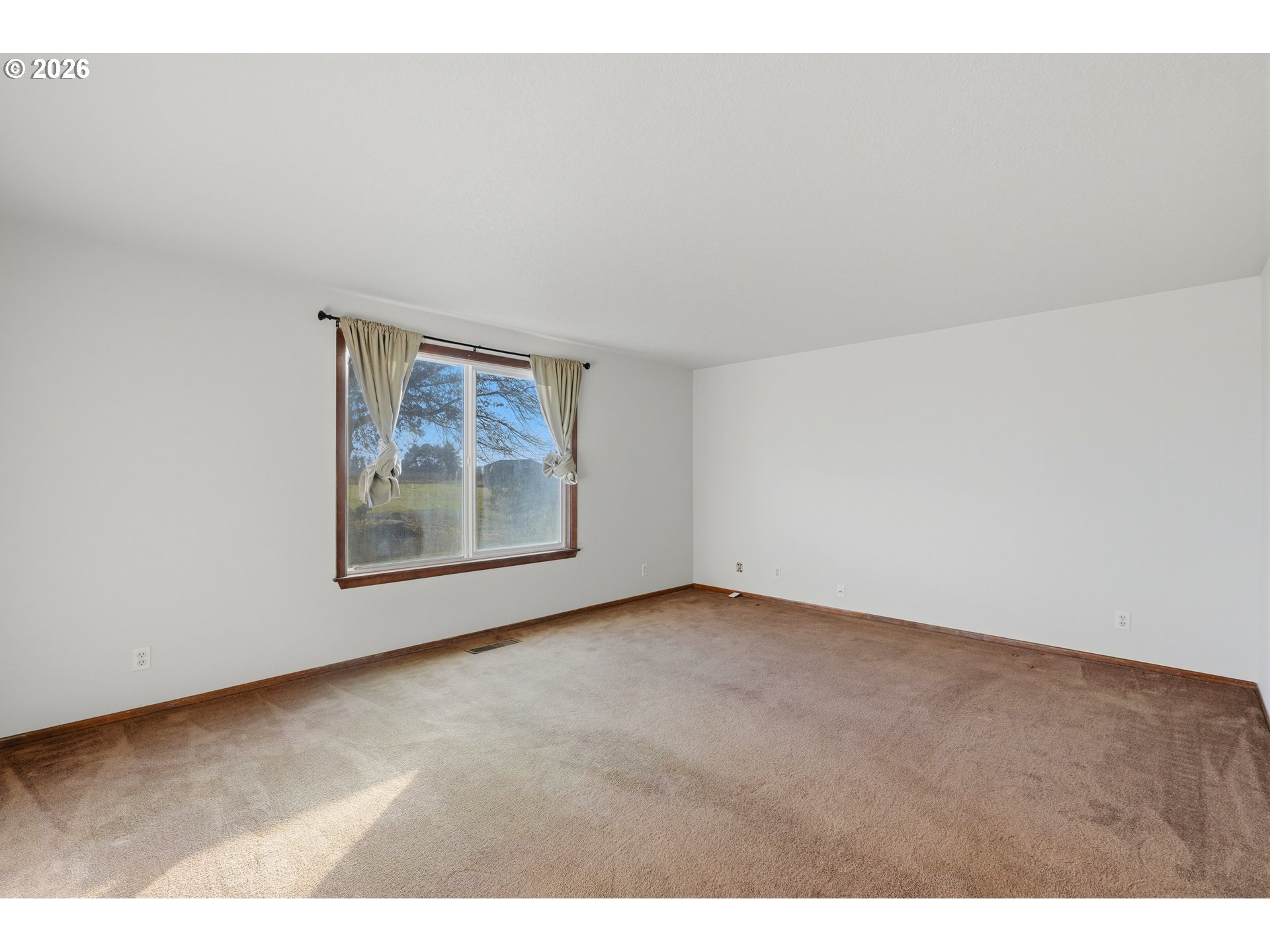 8949 South Gribble Road Canby, OR 97013 - Photo 17 of 36 a view of an empty room with a window