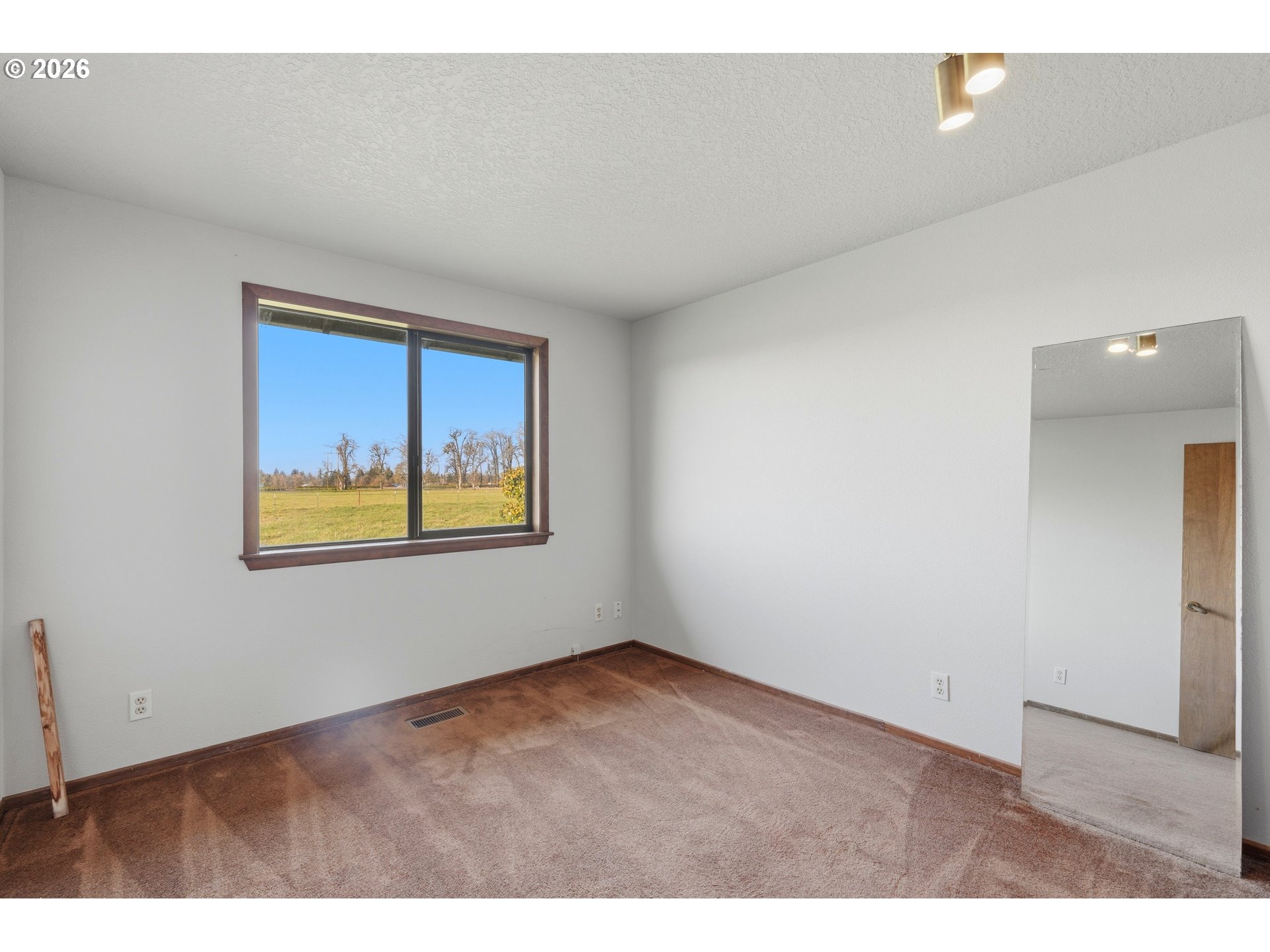 8949 South Gribble Road Canby, OR 97013 - Photo 22 of 36 a view of an empty room