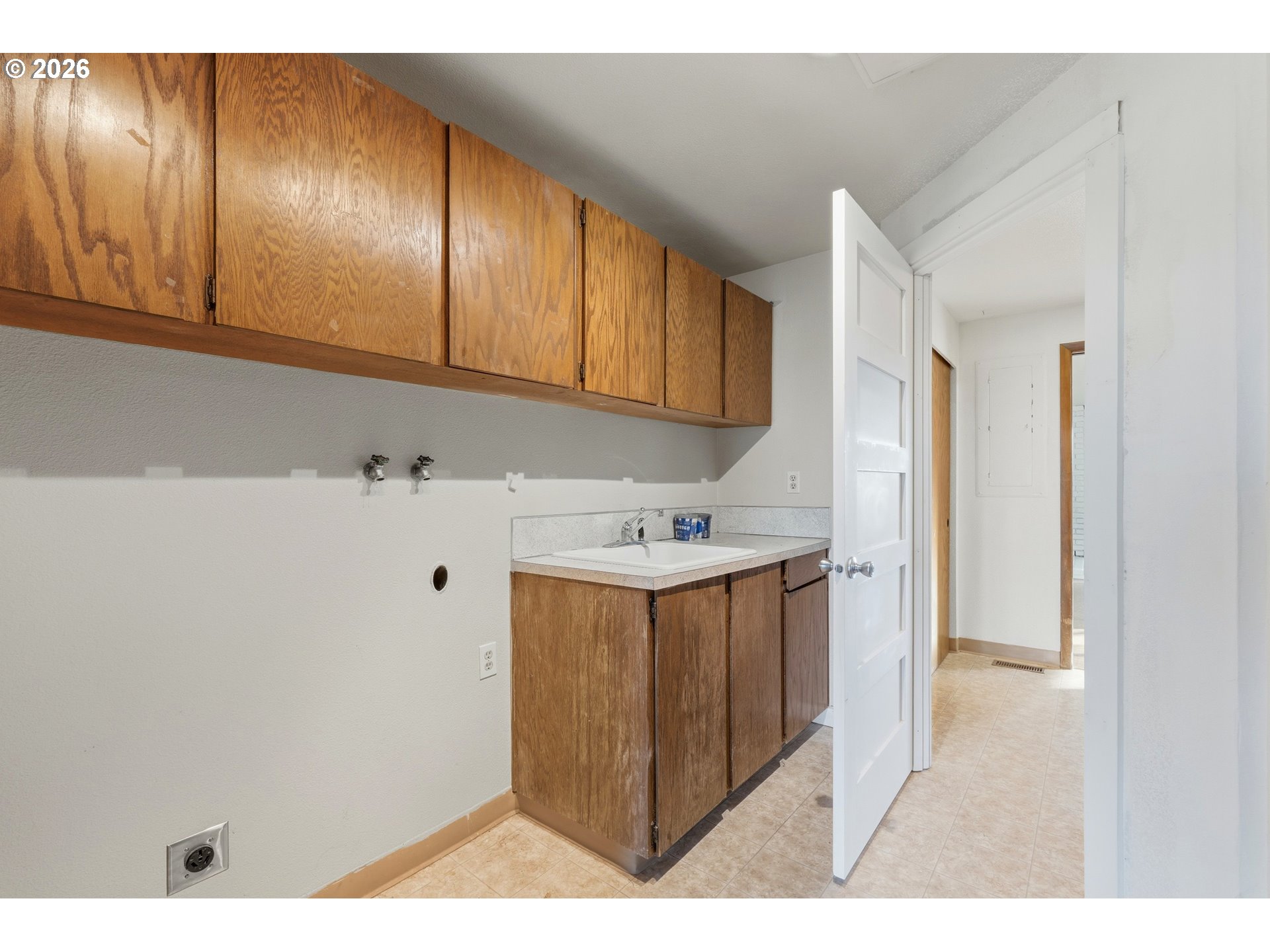 8949 South Gribble Road Canby, OR 97013 - Photo 24 of 36 a utility room with cabinets washer and dryer