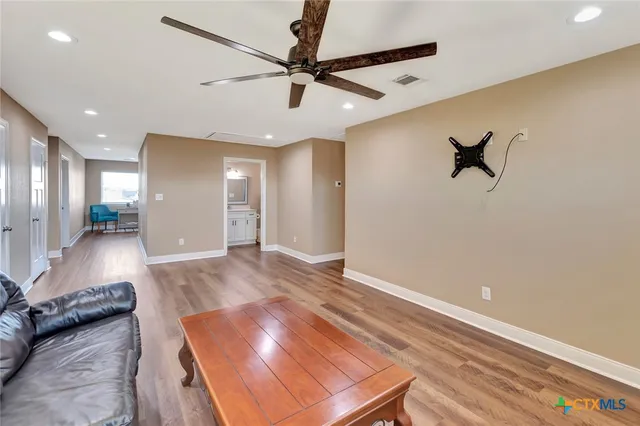 $369,000 | 804 Catclaw Lane, Edna, TX 77957