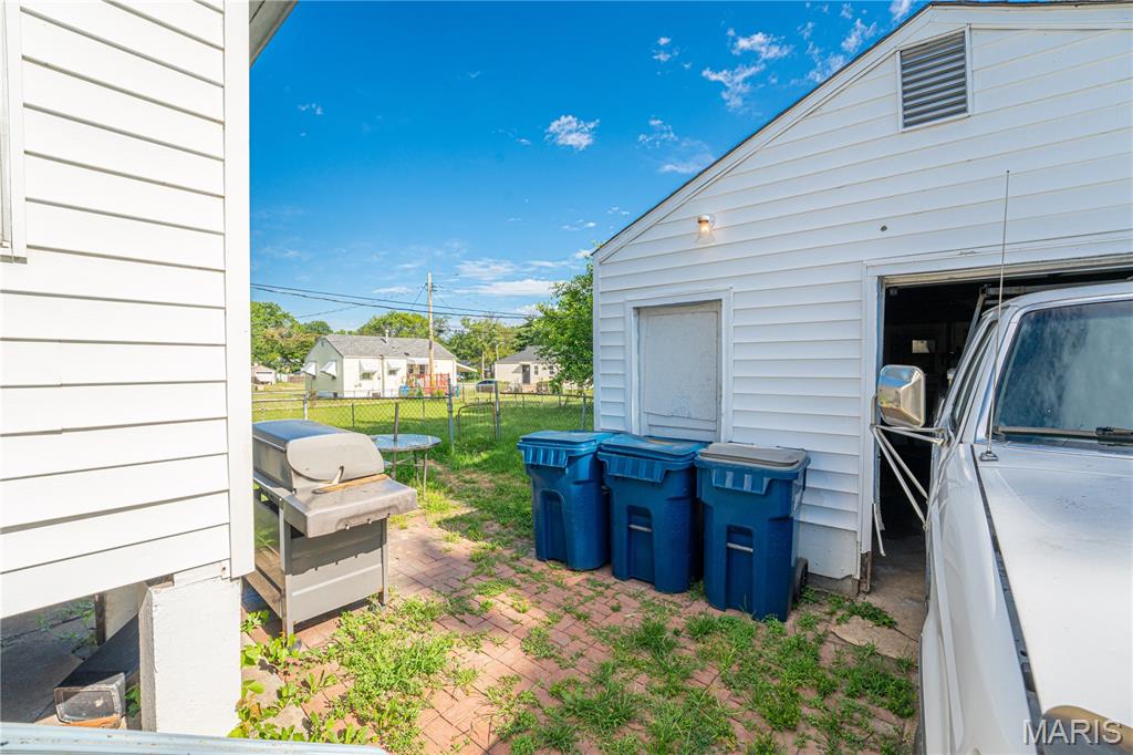 8143 Airport Road Berkeley, MO 63134 - Photo 7 of 9