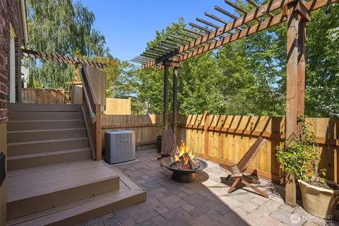 $1,000,000 | 1618 Northeast 80th Street, Seattle, WA 98115
