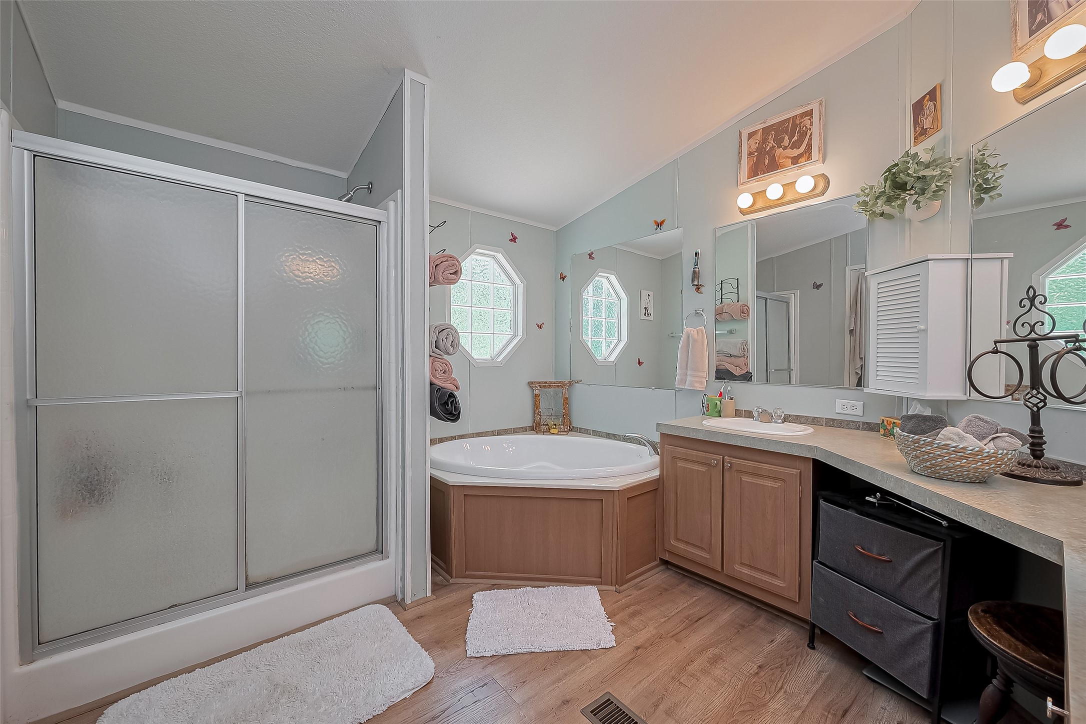 333 Lakeshore Drive Onalaska, TX 77360 - Photo 11 of 20 master bath