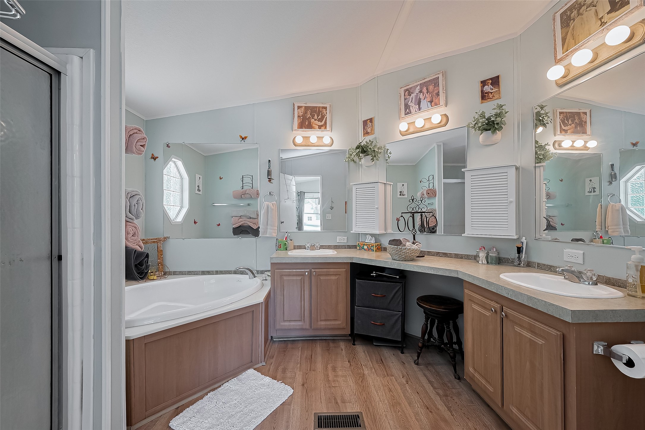 333 Lakeshore Drive Onalaska, TX 77360 - Photo 12 of 20 master bath