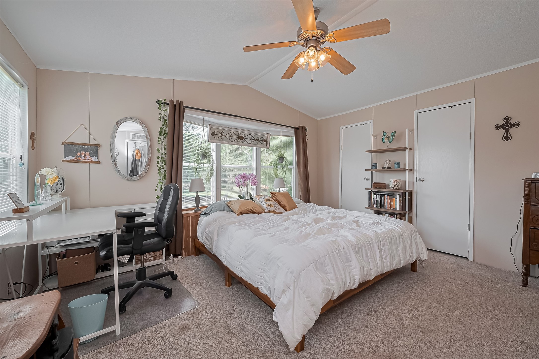333 Lakeshore Drive Onalaska, TX 77360 - Photo 10 of 20 master bedroom