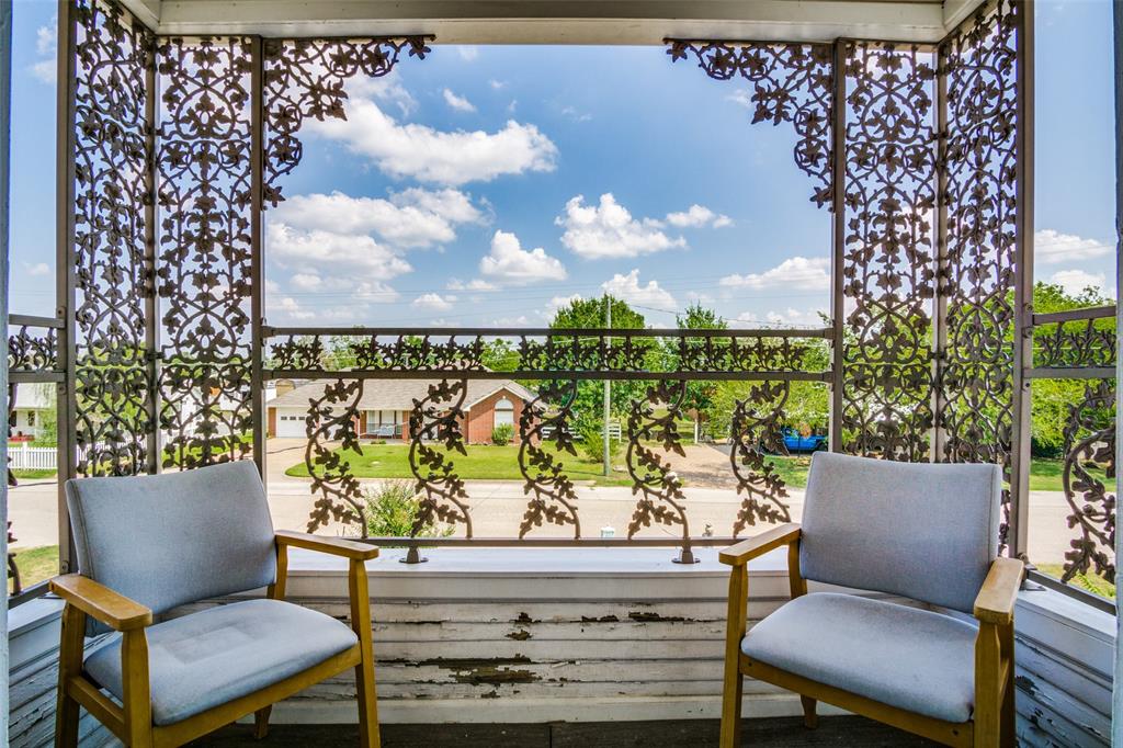 1211 Cherokee Street Weatherford, TX 76086 - Photo 12 of 29 a view of a chairs and table in a patio