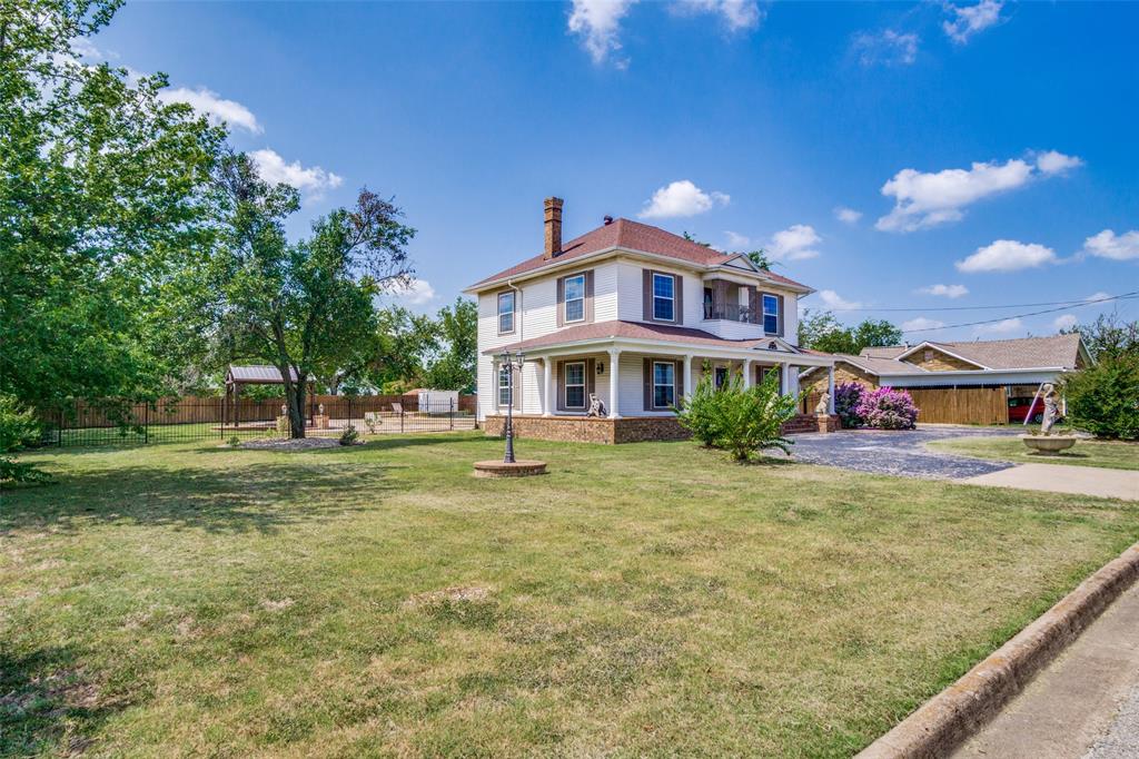 1211 Cherokee Street Weatherford, TX 76086 - Photo 26 of 29 a front view of a house with a garden