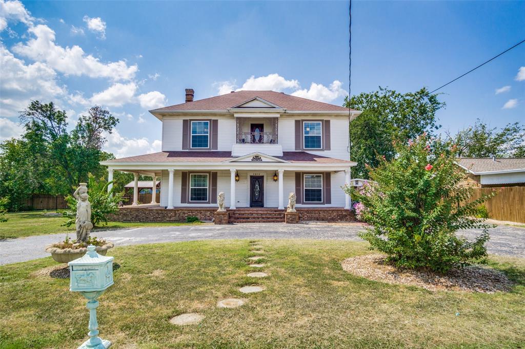 1211 Cherokee Street Weatherford, TX 76086 - Photo 28 of 29 a front view of a building with garden