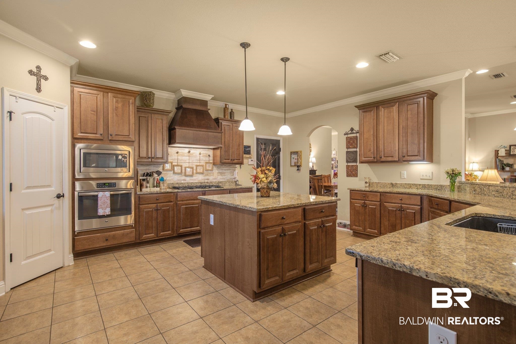 9792 Camberwell Drive Daphne, AL 36526 - Photo 12 of 29 Kitchen