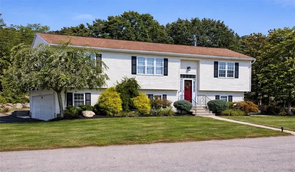 $545,000 | 30 Sprague Circle, Johnston, RI 02919