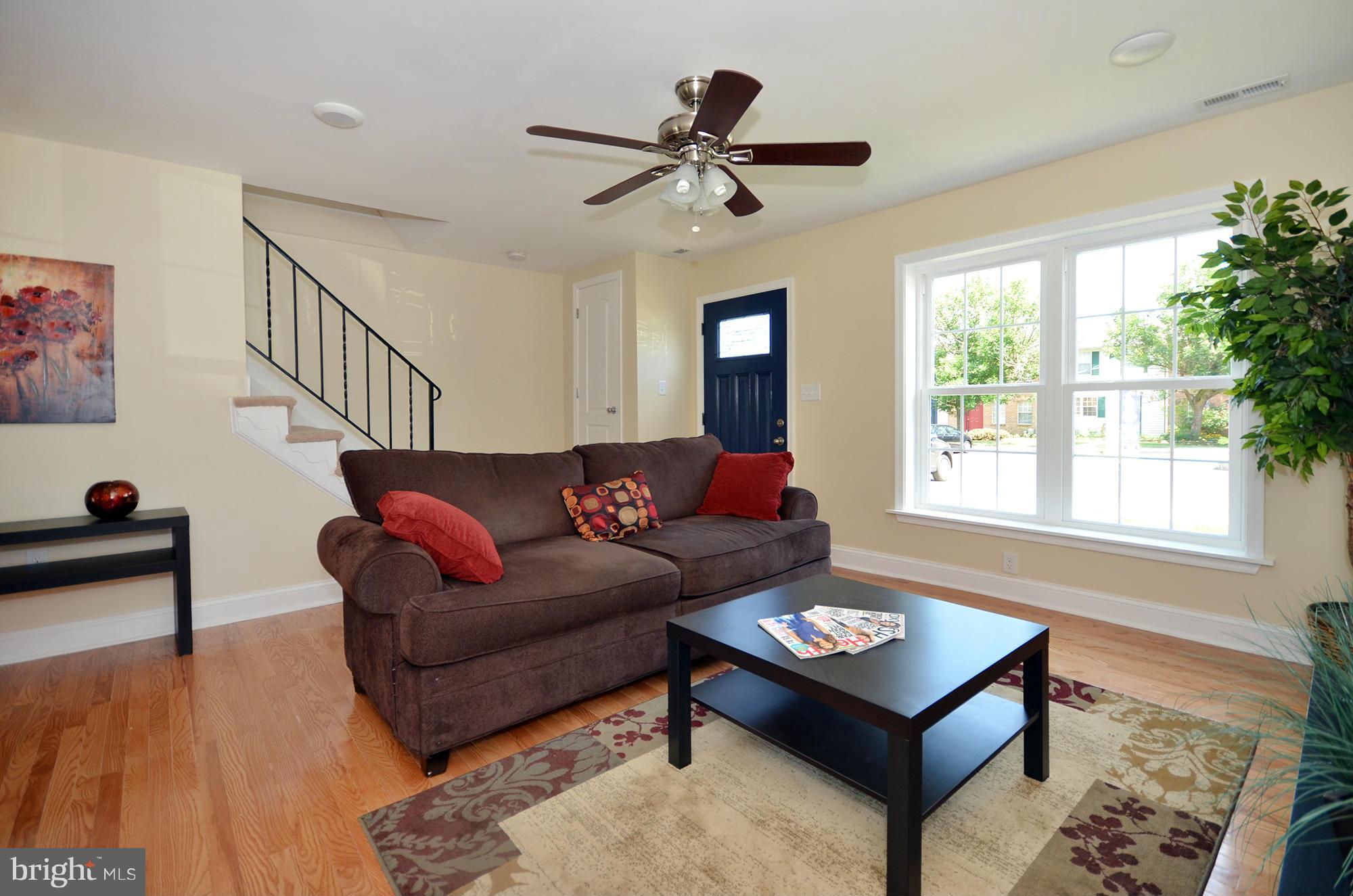 18 Luffing Court Baltimore, MD 21221 - Photo 4 of 30 Living Room