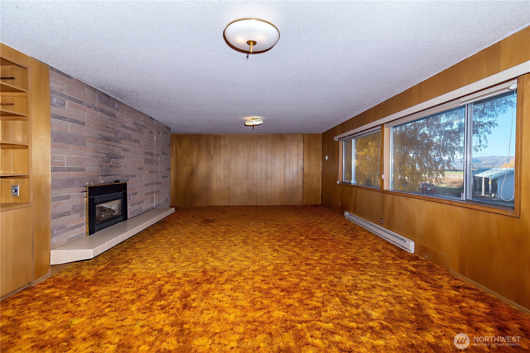 1171 Cleman Road Ellensburg, WA 98926 - Photo 12 of 38 a view of an empty room with a window