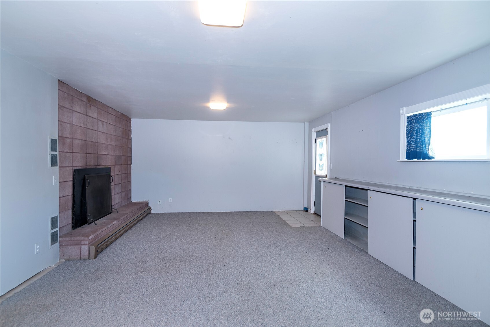1171 Cleman Road Ellensburg, WA 98926 - Photo 19 of 38 an empty room with fireplace