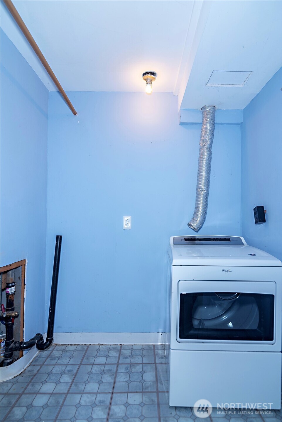 1171 Cleman Road Ellensburg, WA 98926 - Photo 26 of 38 a view of an empty room with a fireplace and wooden floor