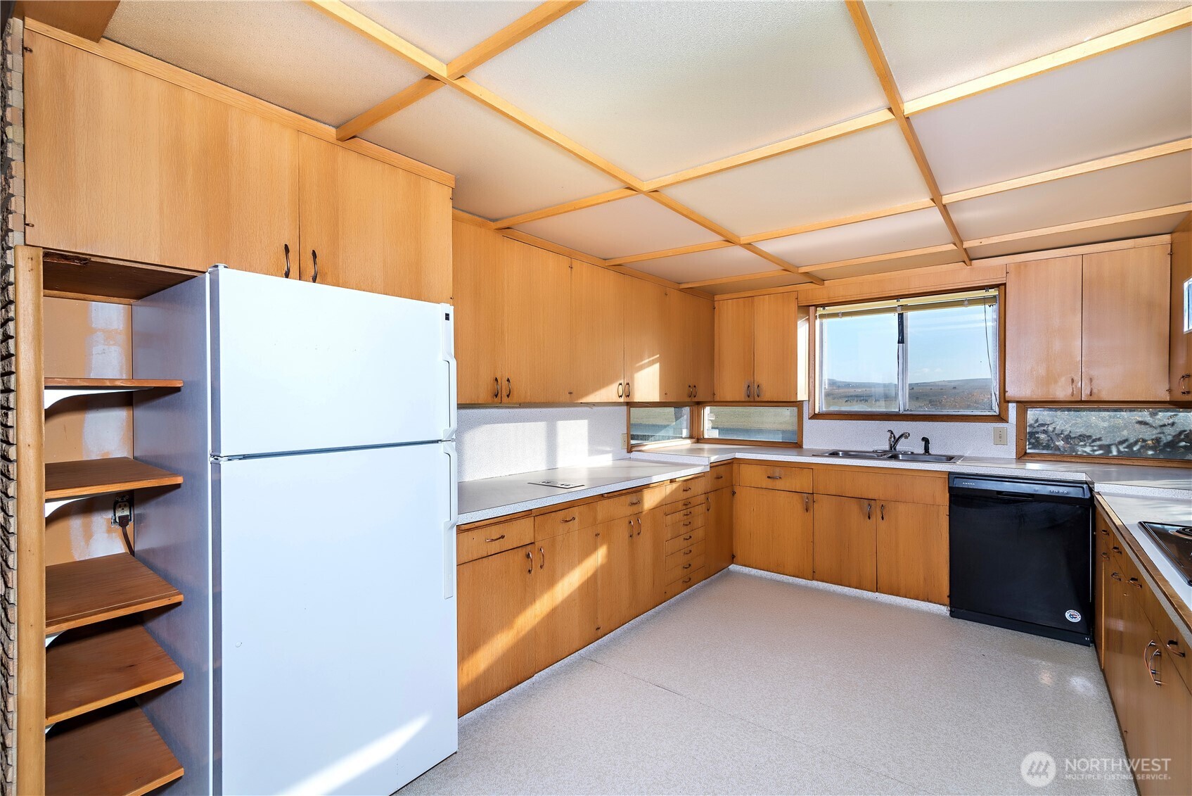 1171 Cleman Road Ellensburg, WA 98926 - Photo 4 of 38 a kitchen with a refrigerator and a sink