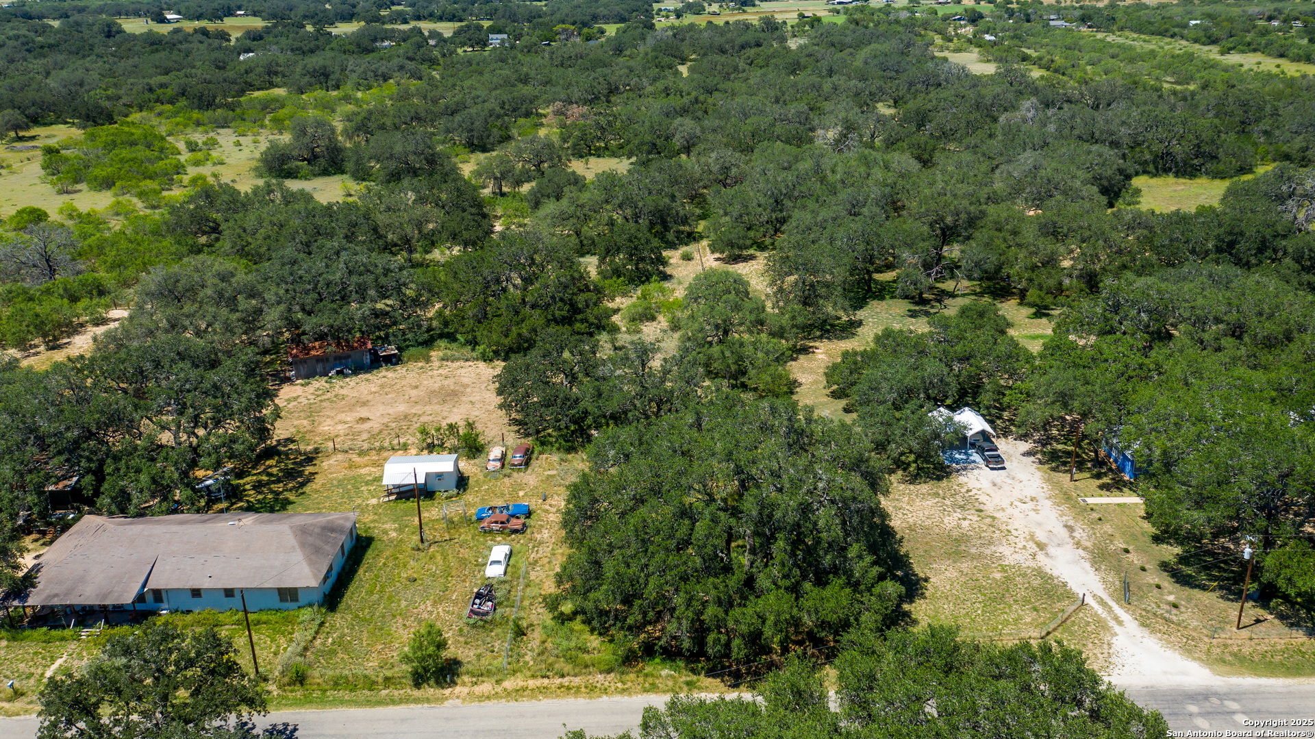 669 County Road 768 Devine, TX 78016 - Photo 2 of 10