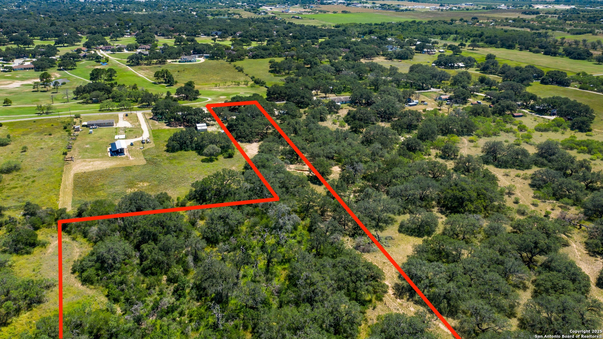 669 County Road 768 Devine, TX 78016 - Photo 4 of 10