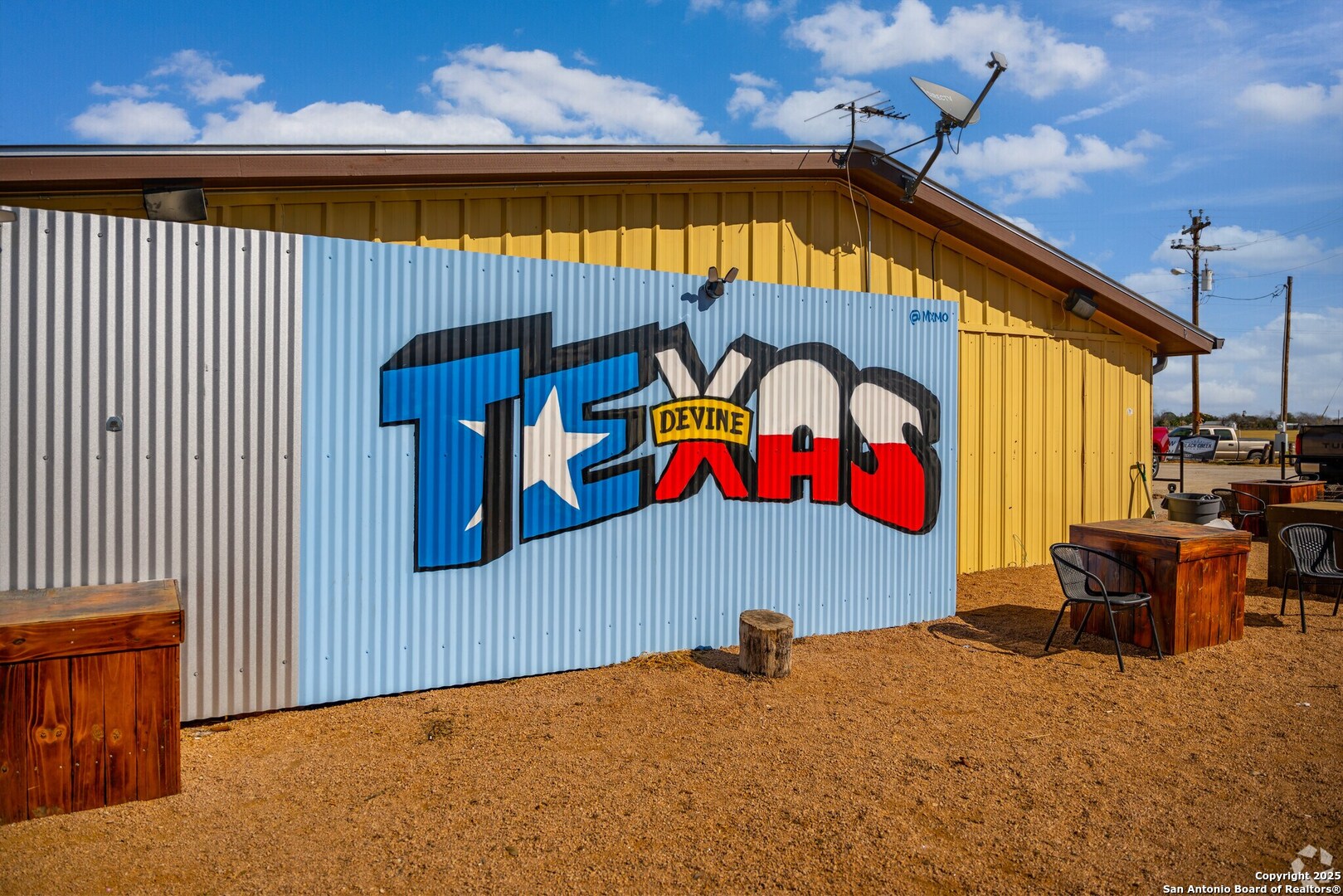 669 County Road 768 Devine, TX 78016 - Photo 9 of 10