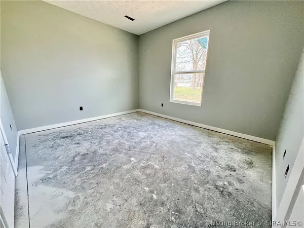 $189,900 | 39 East Madison Street, Scottsburg, IN 47170