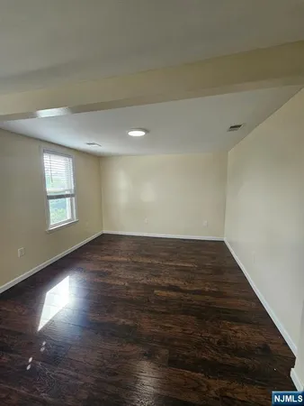 $2,300 | 240 Copeland Avenue, Unit 2, Lyndhurst, NJ 07071