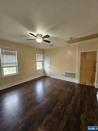 $2,300 | 240 Copeland Avenue, Unit 2, Lyndhurst, NJ 07071