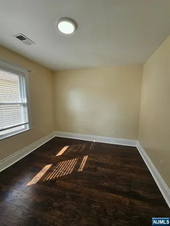 $2,300 | 240 Copeland Avenue, Unit 2, Lyndhurst, NJ 07071