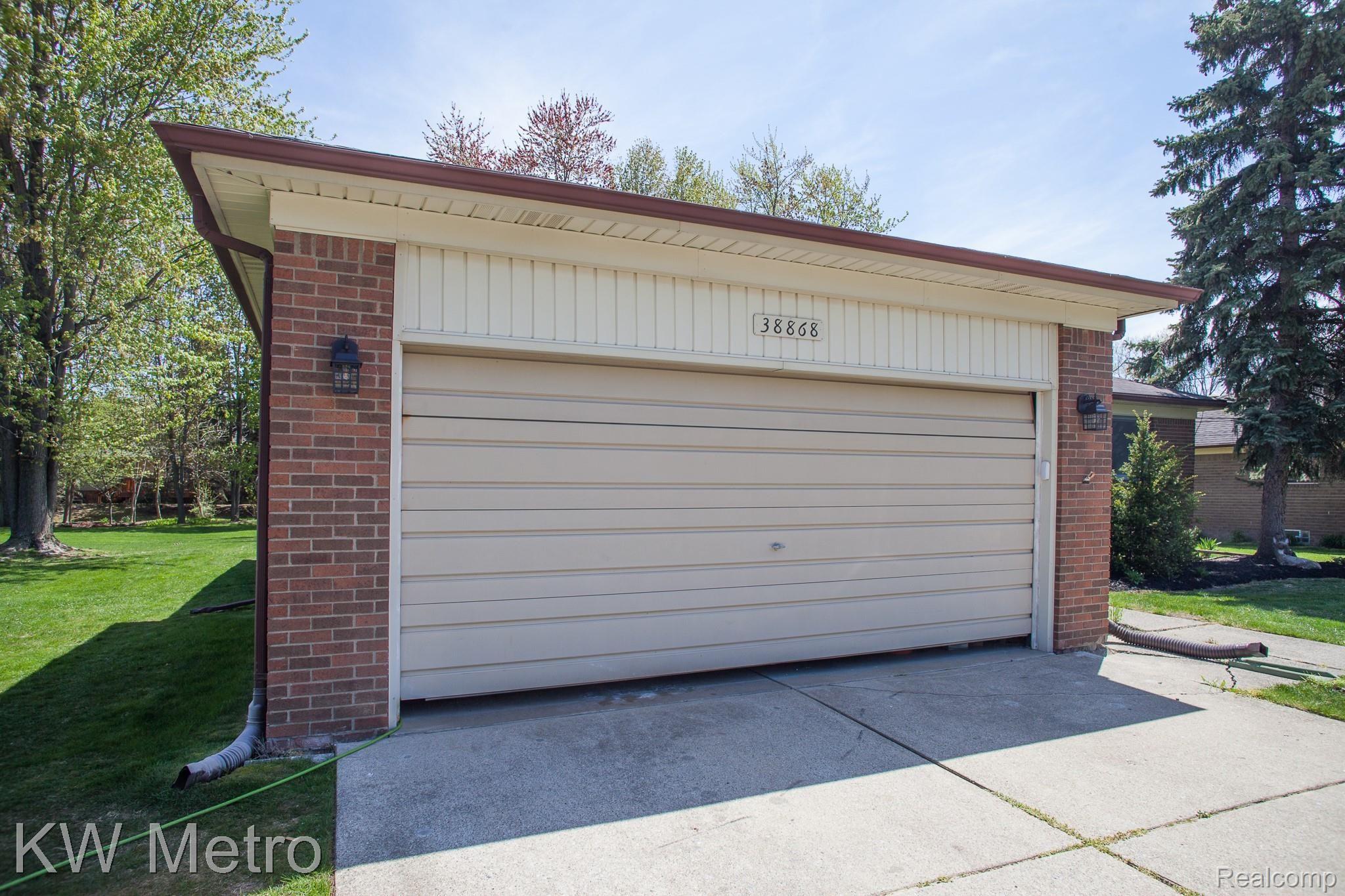 38868 Westchester Road Sterling Heights, MI 48310 - Photo 3 of 88 -3.jpg