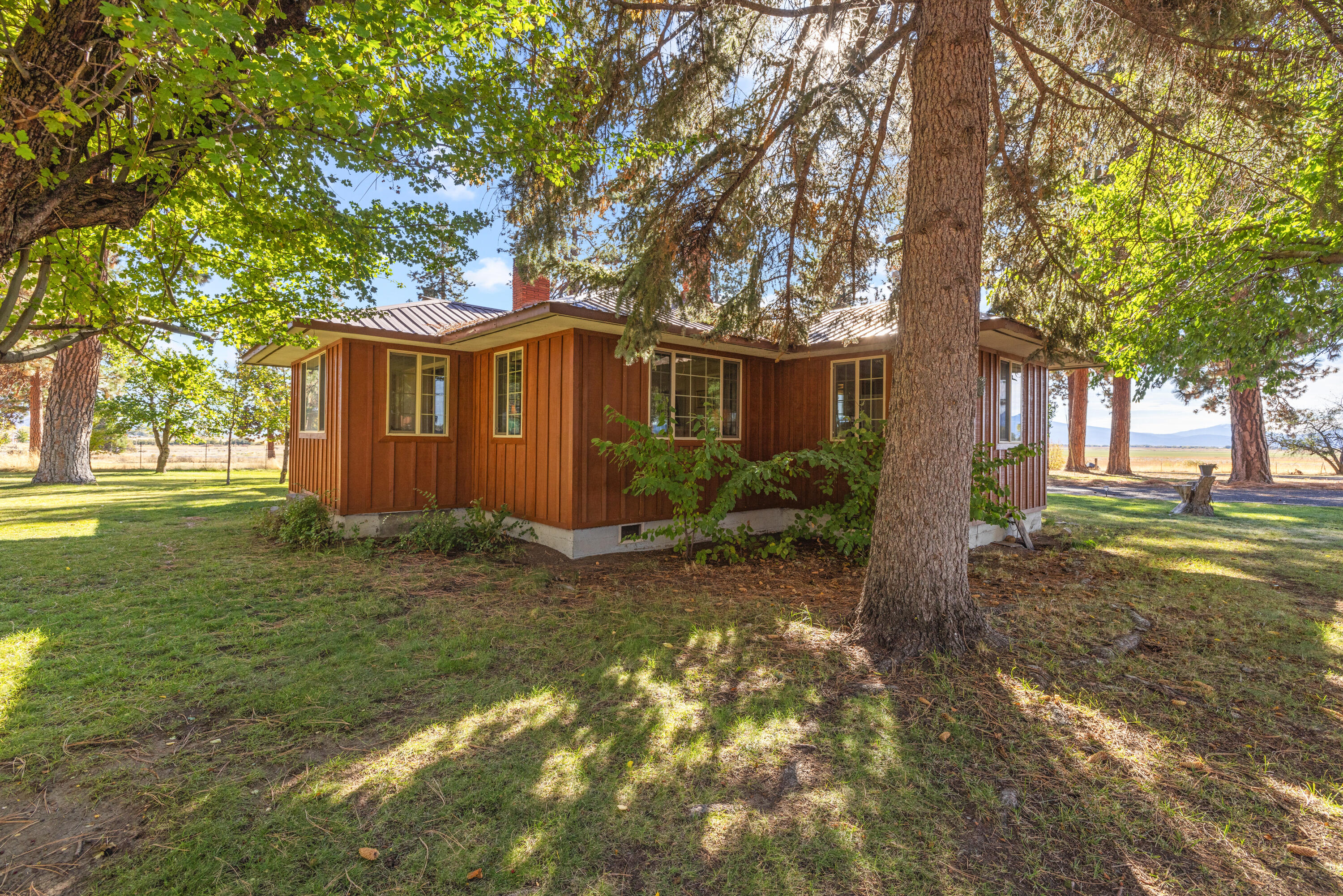 32486 Modoc Point Road Chiloquin, OR 97624 - Photo 86 of 135 32490 Modoc Point Rd-086
