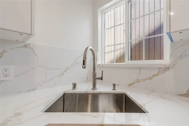 $2,400 | 320 East Dryden Street, Unit B, Glendale, CA 91207