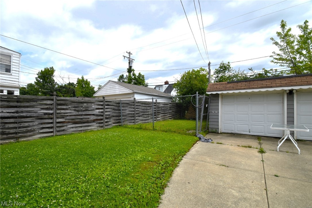3687 Lindholm Road Cleveland, OH 44120 - Photo 3 of 9