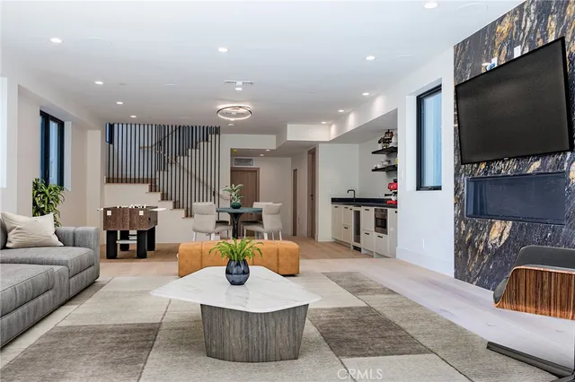 $9,890,000 | 404 16th Street, Manhattan Beach, CA 90266