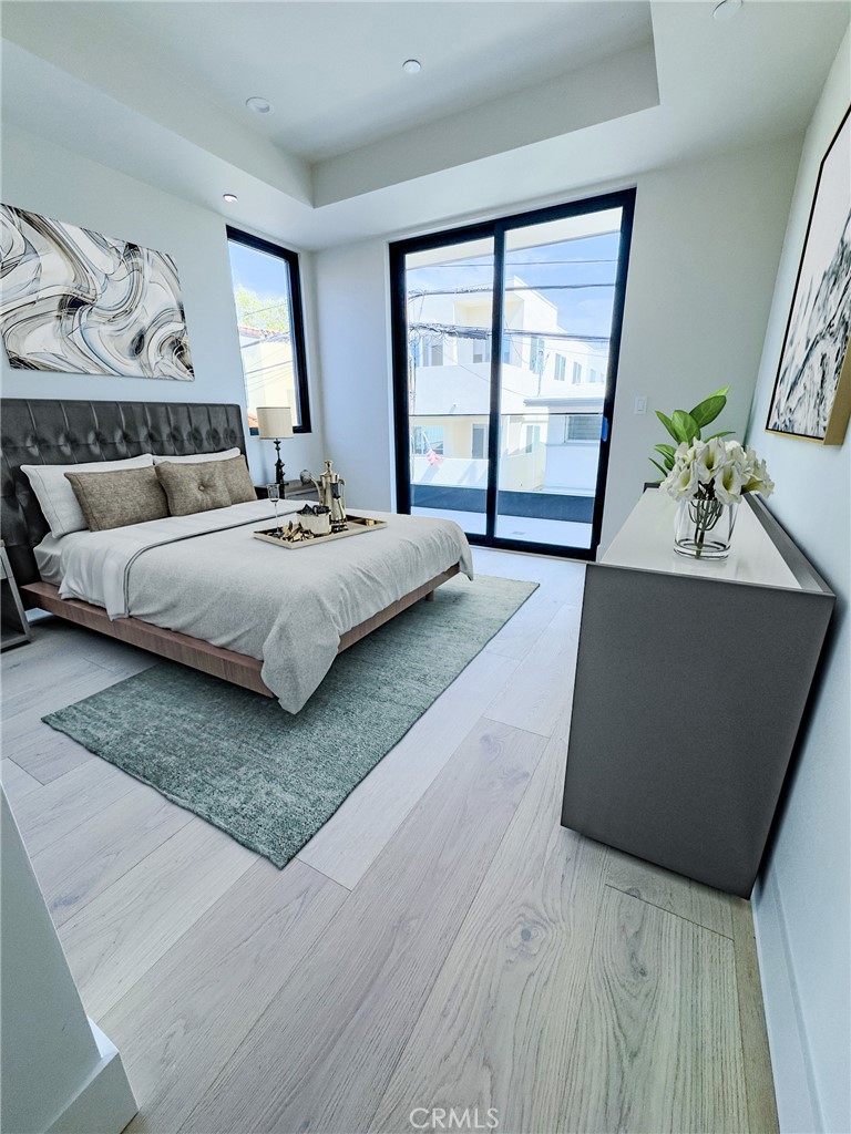 404 16th Street Manhattan Beach, CA 90266 - Photo 20 of 58 a spacious bedroom with a bed and window