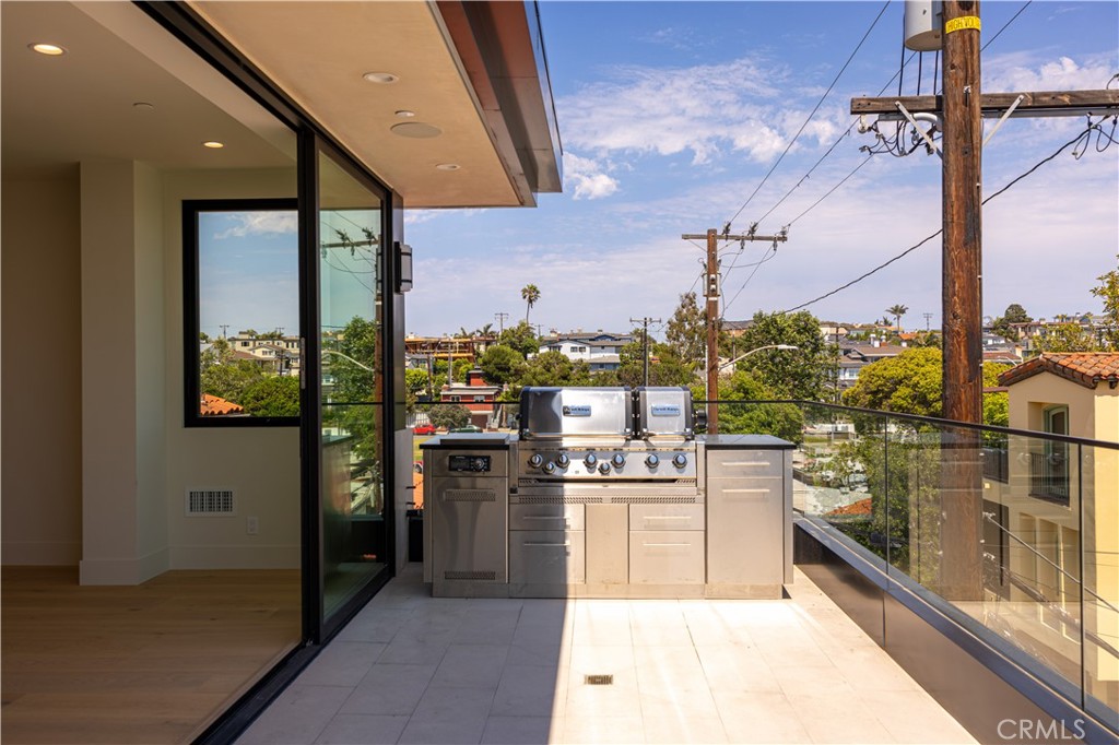 404 16th Street Manhattan Beach, CA 90266 - Photo 41 of 58 a kitchen with a stove and a refrigerator