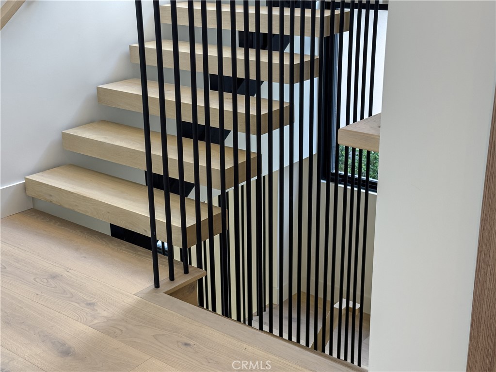 404 16th Street Manhattan Beach, CA 90266 - Photo 45 of 58 a view of entryway