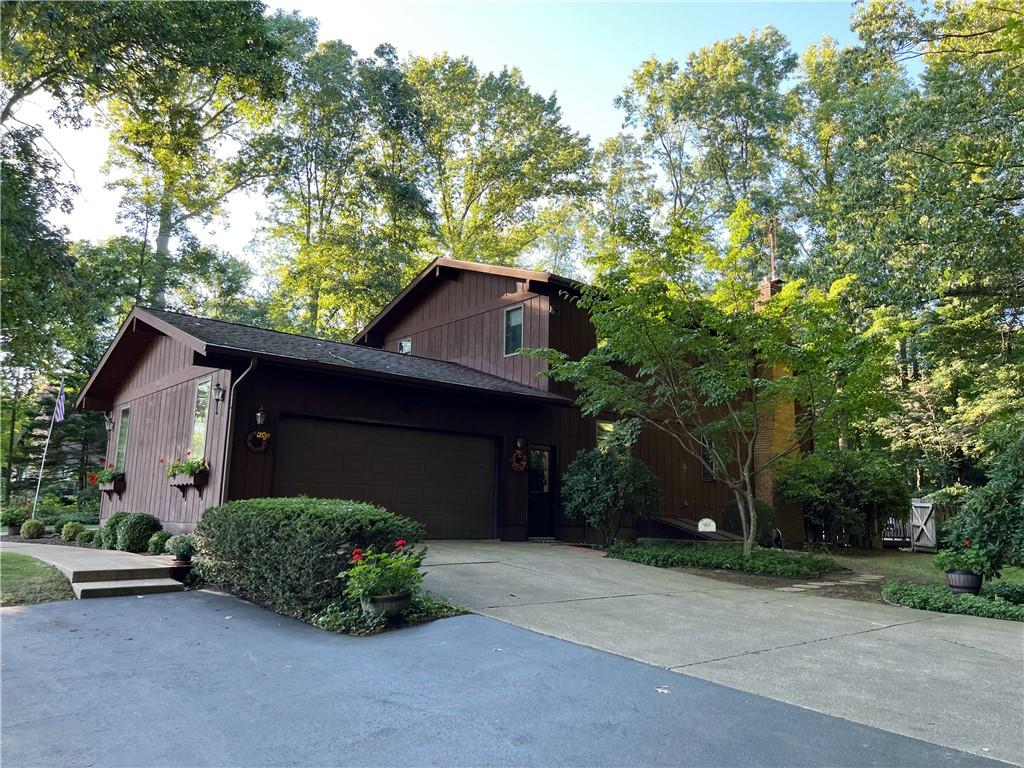 817 Enterprise Road Grove City, PA 16127 - Photo 3 of 25 Gallery Image 3