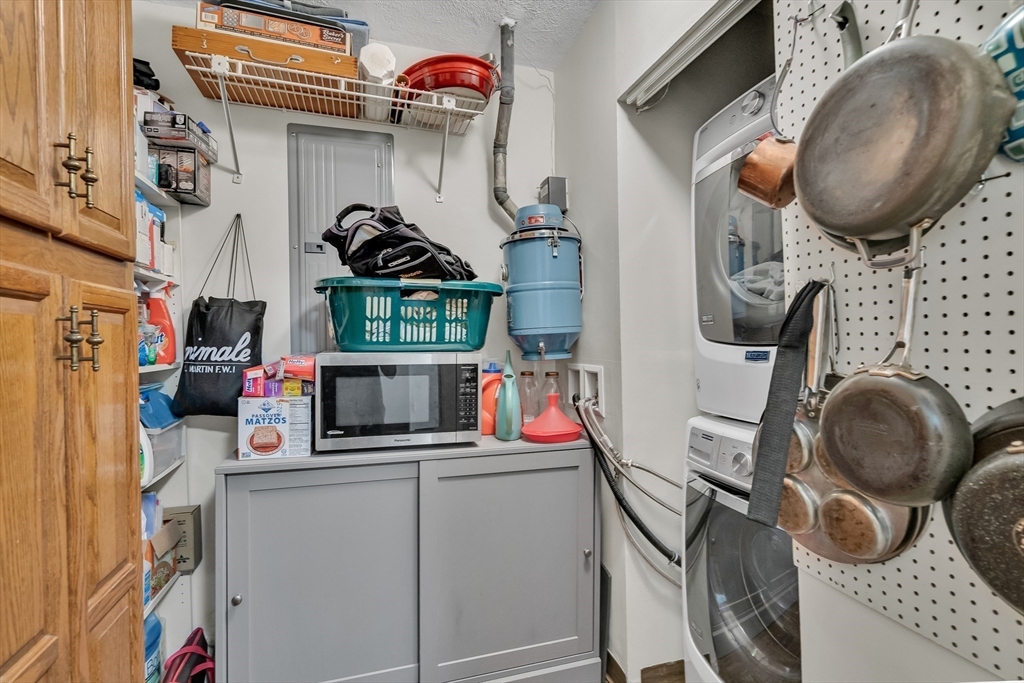 405 Langley Road, Unit 6 Newton, MA 02459 - Photo 30 of 42