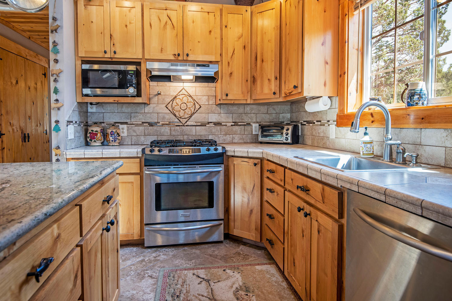 70587 Holmes Road Sisters, OR 97759 - Photo 5 of 31 6