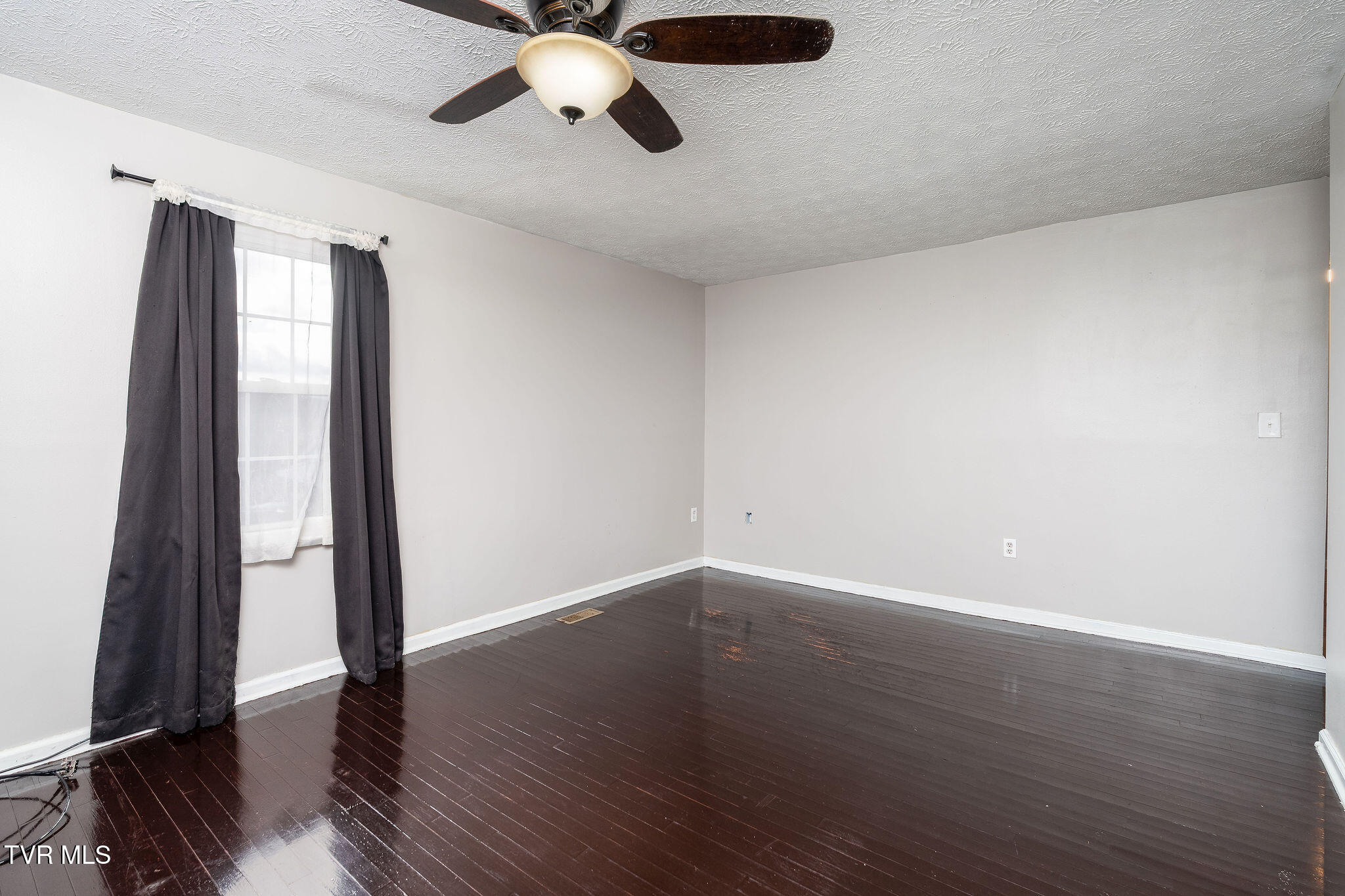 2217 Jett Road Kingsport, TN 37660 - Photo 6 of 38 2217 Jett Rd - 8