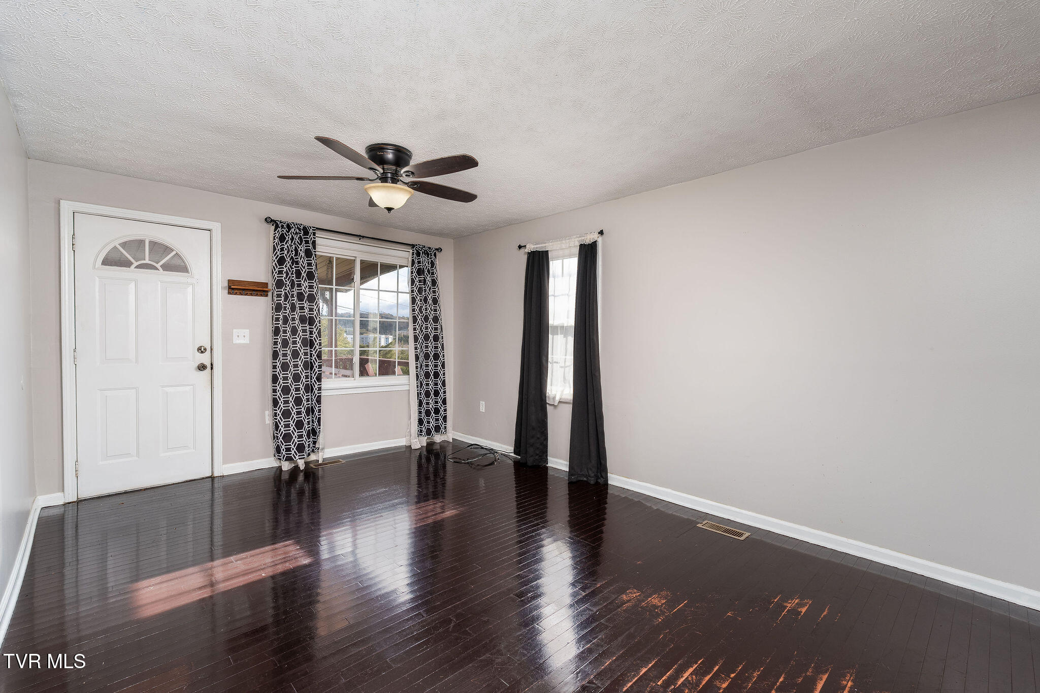 2217 Jett Road Kingsport, TN 37660 - Photo 7 of 38 2217 Jett Rd - 9