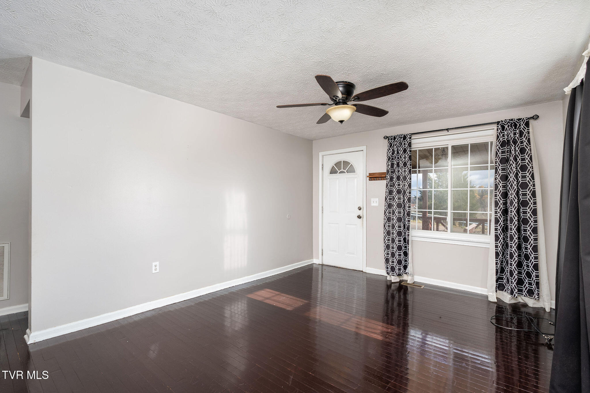 2217 Jett Road Kingsport, TN 37660 - Photo 9 of 38 2217 Jett Rd - 11