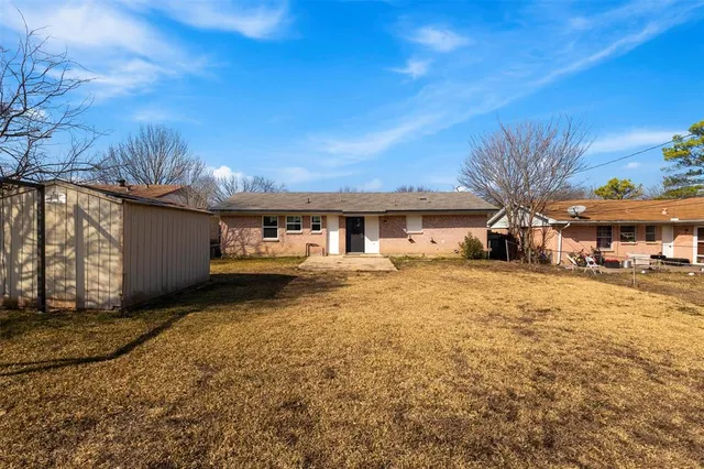 a front view of house with yard