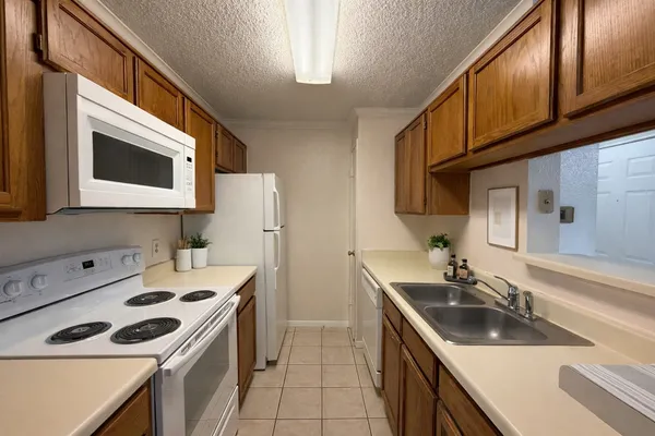 $1,300 | 2121 Hepburn Street, Unit 1110, Houston, TX 77054