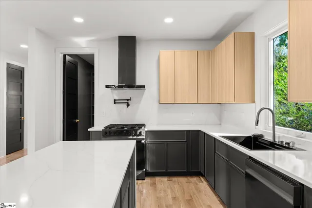 $799,999 | 18 Doe Street, Greenville, SC 29611