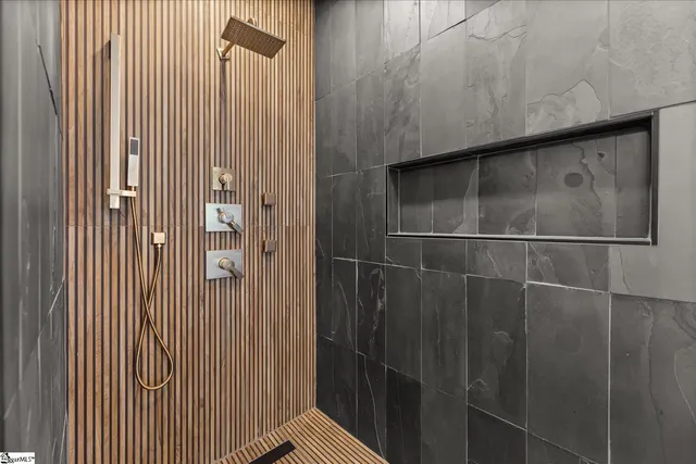 $799,999 | 18 Doe Street, Greenville, SC 29611