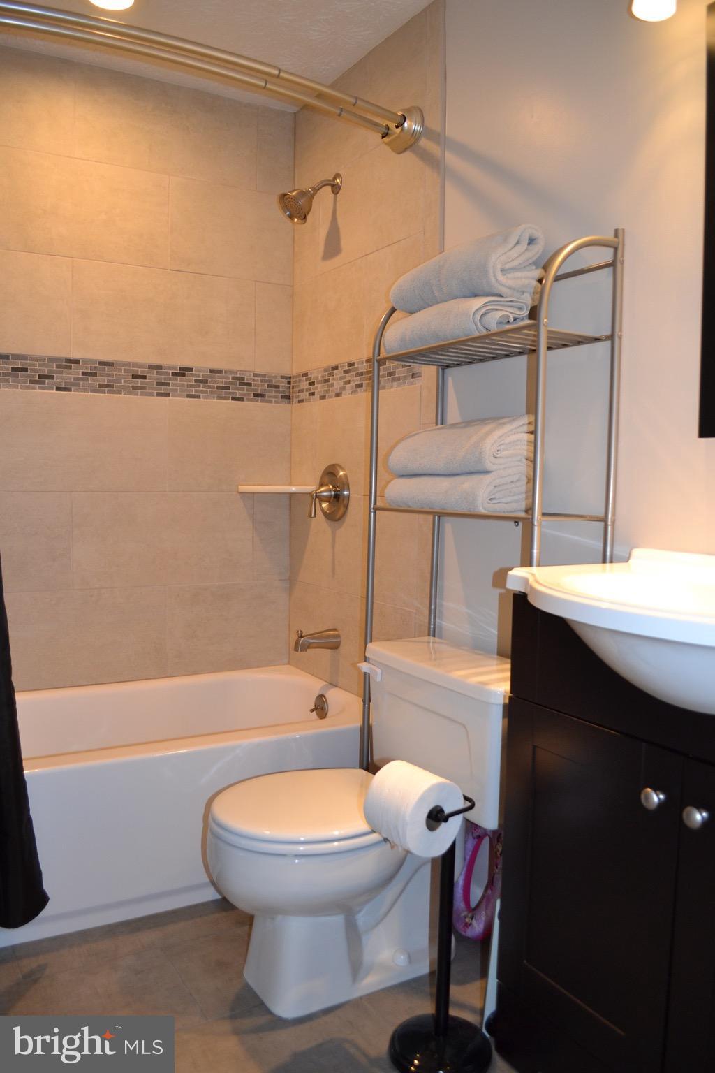 8333 Windfall Road Springfield, VA 22153 - Photo 11 of 17 Bath